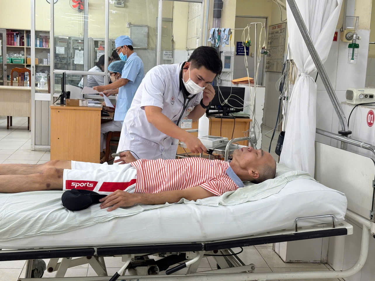Phát triển mạng lưới y tế cơ sở về kỹ thuật, tài chính và quản trị